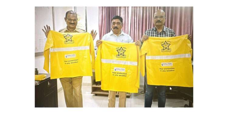 IAC-Life Donates 400 Raincoats to Mumbai Traffic Police for Ganpati Visarjan